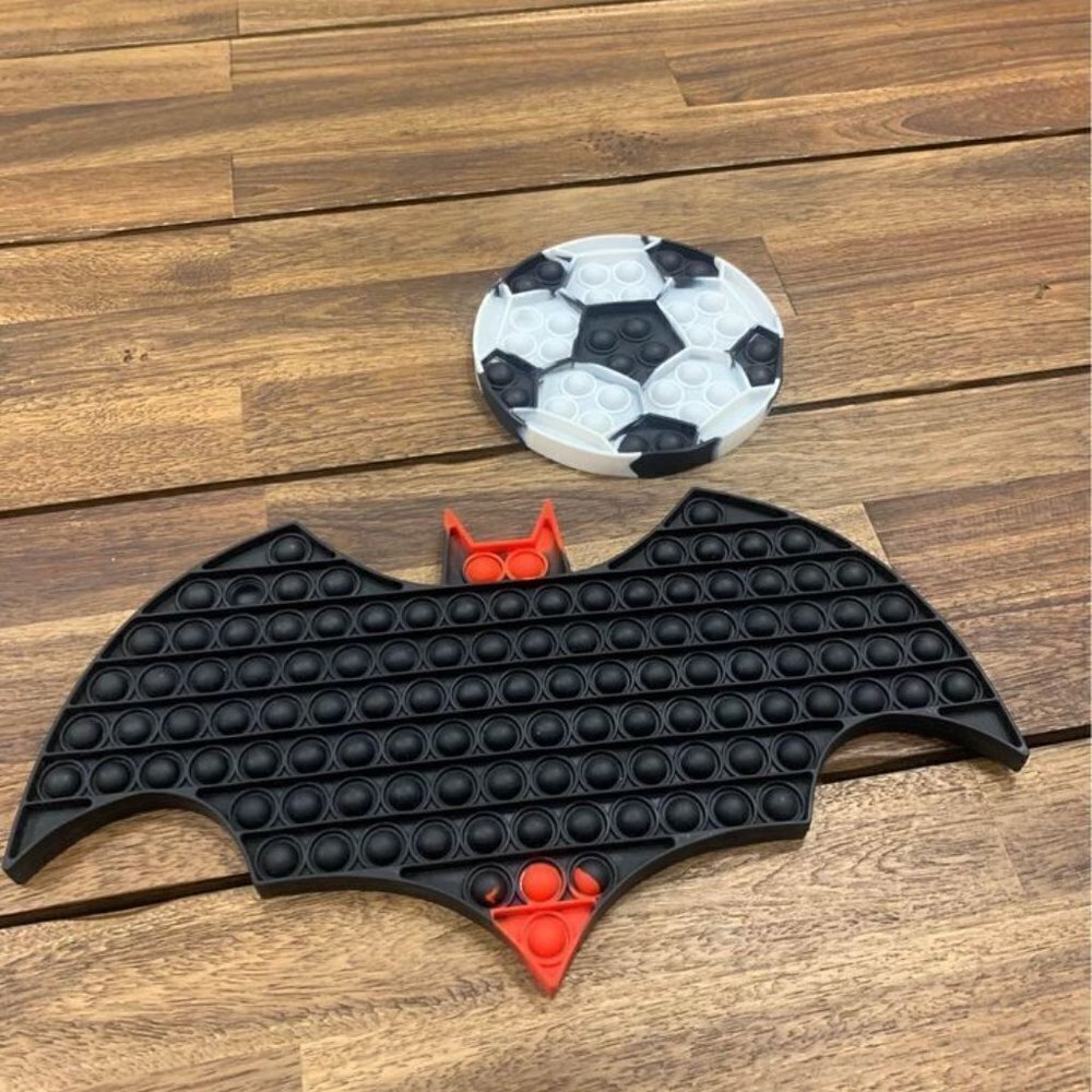 𝅺POP it’s- boys lot of pop it’s. Oversize. New condition.